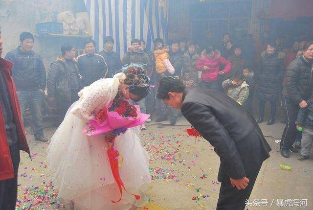 婚前懷孕，只給八千禮金，我笑笑不說話，三天後他家人要看我臉色