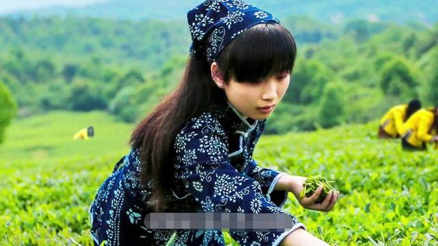 為報恩，弟弟娶個醜女人，遭哥哥嘲笑，八年後兄弟再遇，兩人傻了