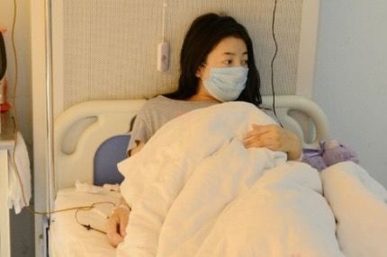 俺和小姑子同時進醫院生孩子，出產房時護士喊一嗓子，俺離婚