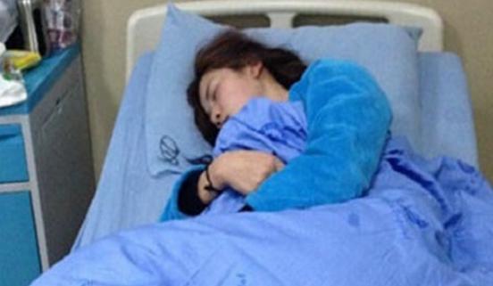 俺和小姑子同時進醫院生孩子，出產房時護士喊一嗓子，俺離婚