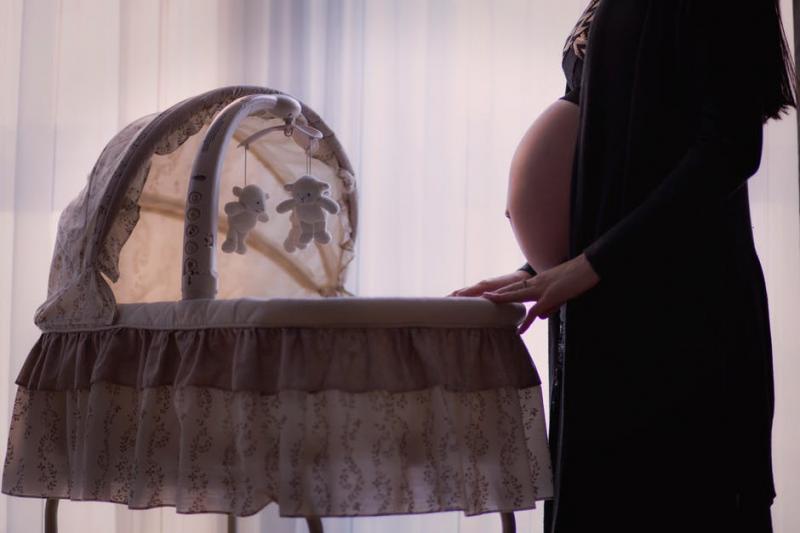 人妻遲遲不孕，到醫院檢查後被告知「你是男的」，她當場嚇傻奔潰！ 