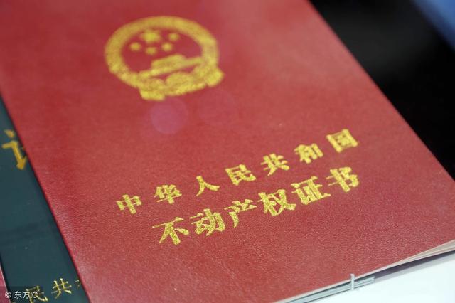 媳婦生下雙胞胎，岳母給兩萬，偏心繼母送布袋子，打開癱坐在地