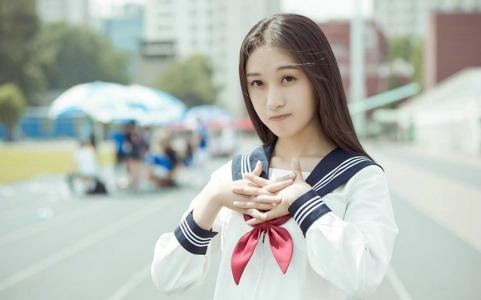 五歲被媽媽拋棄，二十二那年我嫁了豪門，她卻跑來婚禮上跪著要錢
