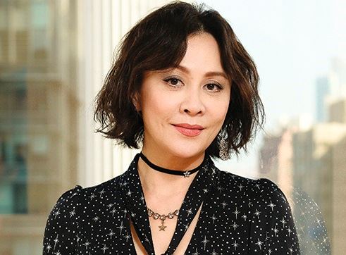 49歲蕭薔最新男友是20歲小鮮肉，但看到這面相，網友：被活活吸乾了！