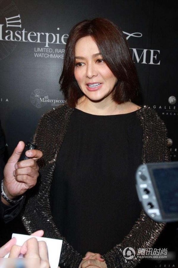 49歲蕭薔最新男友是20歲小鮮肉，但看到這面相，網友：被活活吸乾了！