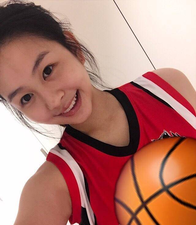 邱淑貞女兒已是很漂亮了，沒想到看到朱茵女兒，網友：簡直就是小朱茵~