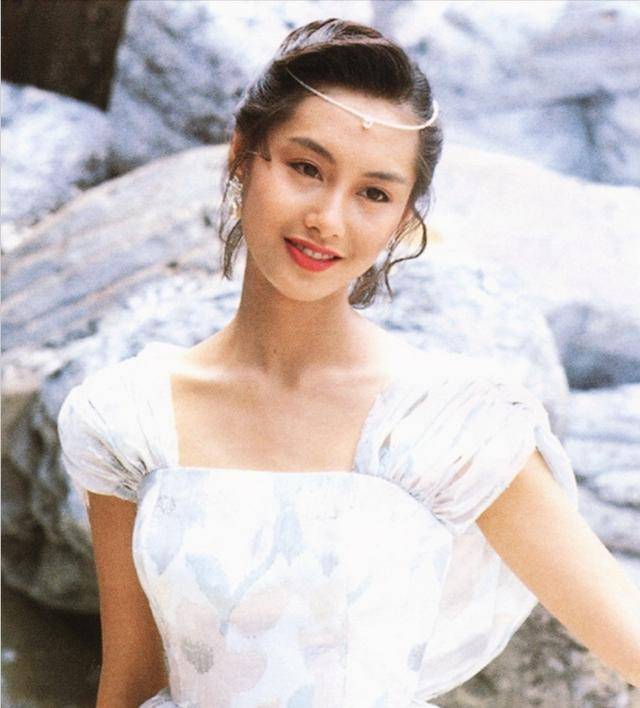 邱淑貞女兒已是很漂亮了，沒想到看到朱茵女兒，網友：簡直就是小朱茵~