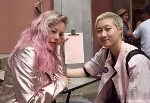 45歲吳綺莉曬霸氣美照，沒有成龍她會活得更好，但她卻感恩經歷！