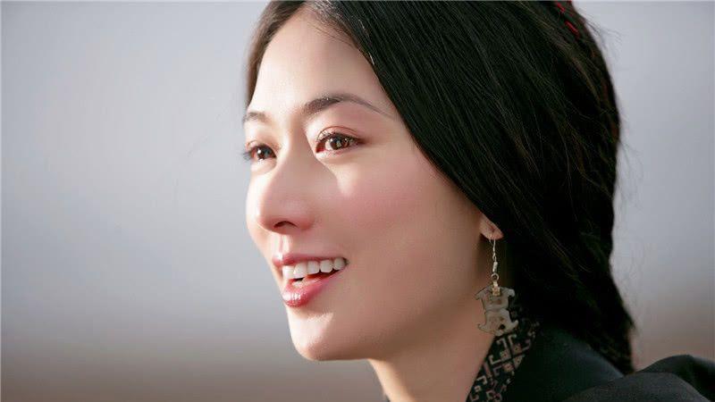 為何44歲林志玲至今未婚？看完她的跳舞照，網友：我也不敢娶
