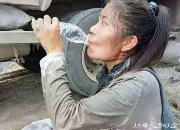 網紅「水泥姐」人設崩塌，真實身份令人氣憤不已，網友：封殺！