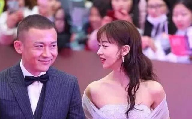 吳謹言：能不能走快點，冷死了！聶遠：穿這麼少怪我了？