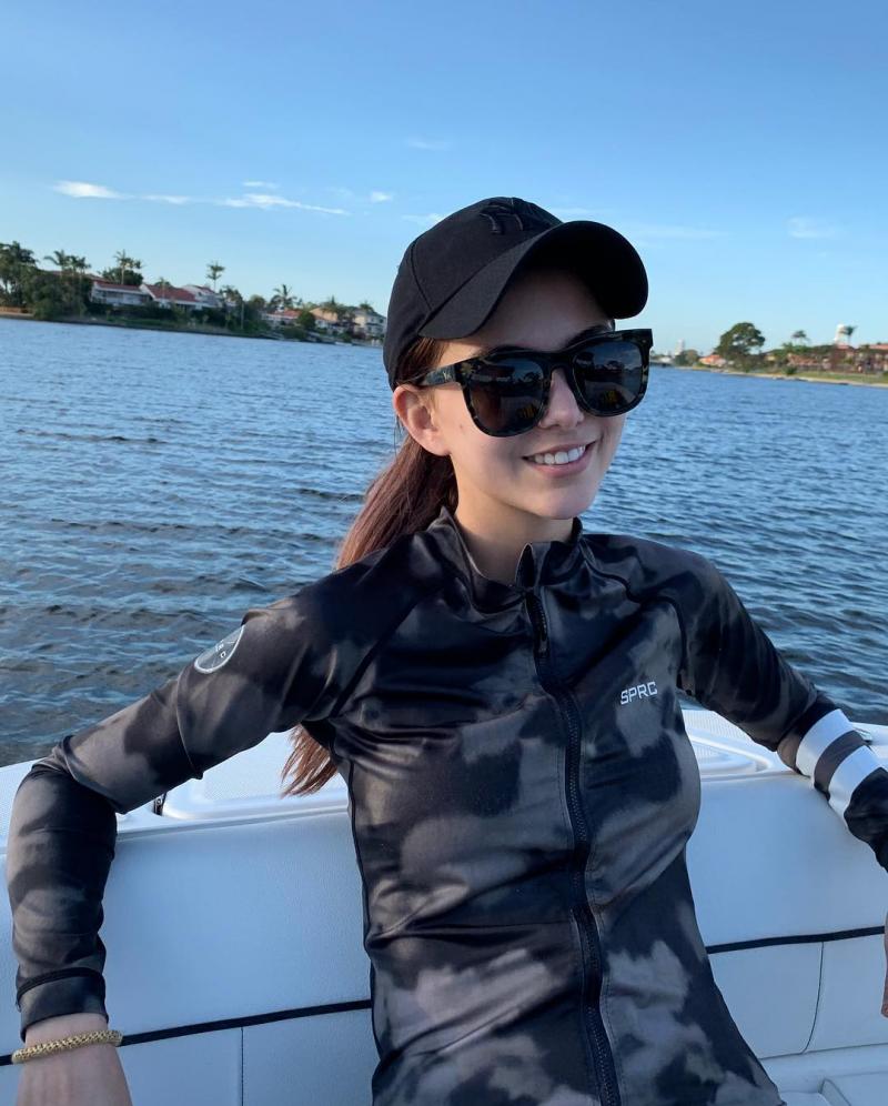 周杰倫陪昆凌回澳洲娘家！一家人暢遊❤兒子Romeo正臉罕見曝光！網民：哎一古嘴巴好像老周噢～