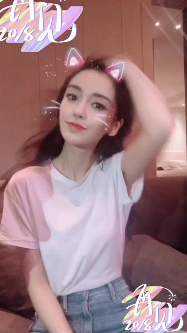寶寶唱歌跑調，小海綿奶聲稱讚：媽媽最美麗，萌化了 