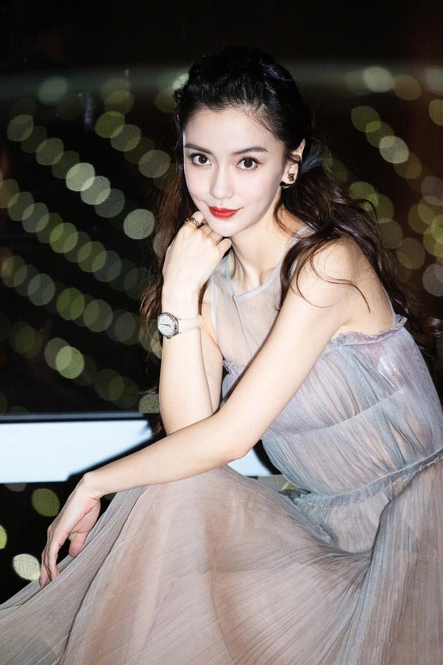 寶寶唱歌跑調，小海綿奶聲稱讚：媽媽最美麗，萌化了 