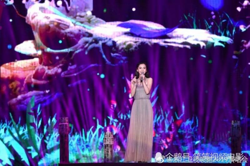 Angelababy 跨年晚會SOLO獻唱！網友大罵：「3分鐘都在走音！」