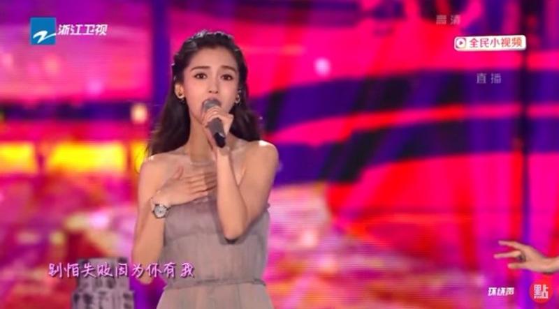 Angelababy 跨年晚會SOLO獻唱！網友大罵：「3分鐘都在走音！」