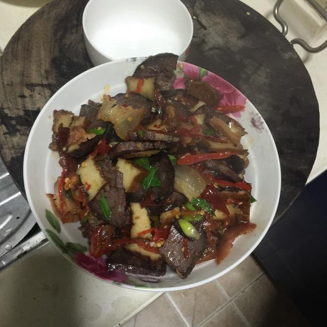 殺豬飯怎麼少得了豬血，這20種豬血的做法，留著過年回老家用得著