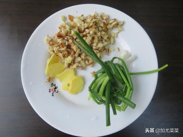 廣東媳婦教你醬油雞正宗做法，半碗醬油搞定，皮香肉滑，簡單易學