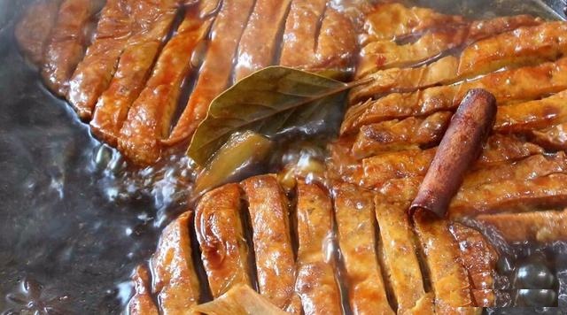 豆腐這麼做下飯又下酒，做法簡單味道好，一盤不夠吃，先收藏了