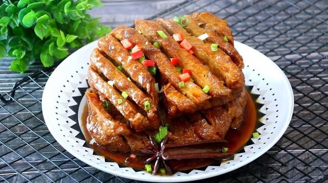 豆腐這麼做下飯又下酒，做法簡單味道好，一盤不夠吃，先收藏了