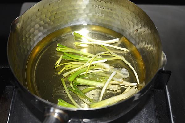 最適合懶人的早餐——蔥油拌面，只需簡單幾步，就能齒頰留香！