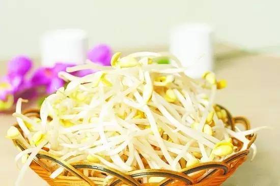 煮麵不是「糊了」就是「沒熟」？只要在水裡加一點， 好吃到一端出來就搶光