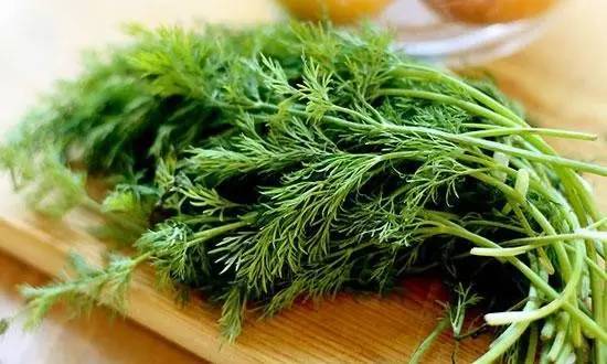 煮麵不是「糊了」就是「沒熟」？只要在水裡加一點， 好吃到一端出來就搶光