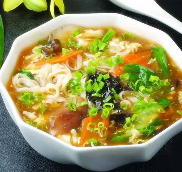煮麵不是「糊了」就是「沒熟」？只要在水裡加一點， 好吃到一端出來就搶光