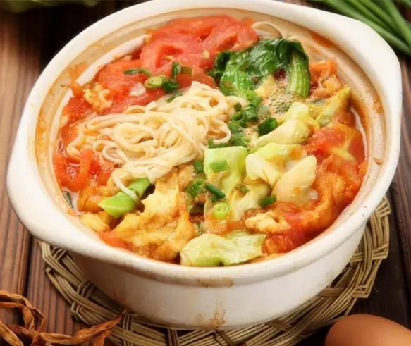 煮麵不是「糊了」就是「沒熟」？只要在水裡加一點， 好吃到一端出來就搶光