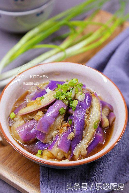 《蒸茄子不變色，營養一定好》茄子這樣做，沒放油，吃著清爽美味！