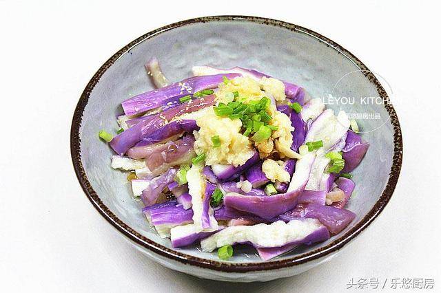 《蒸茄子不變色，營養一定好》茄子這樣做，沒放油，吃著清爽美味！