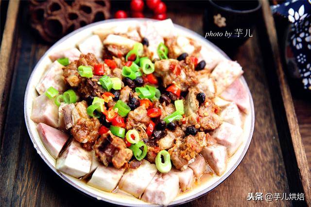 芋頭蒸排骨這麼做，麻辣鮮香，軟糯入味，全家都愛吃，秘訣很簡單