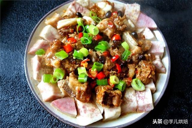 芋頭蒸排骨這麼做，麻辣鮮香，軟糯入味，全家都愛吃，秘訣很簡單