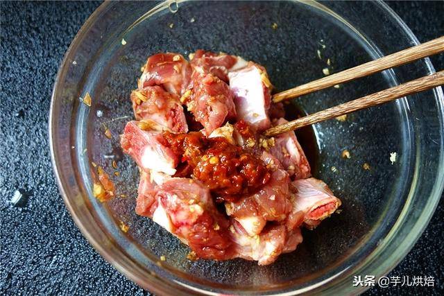 芋頭蒸排骨這麼做，麻辣鮮香，軟糯入味，全家都愛吃，秘訣很簡單