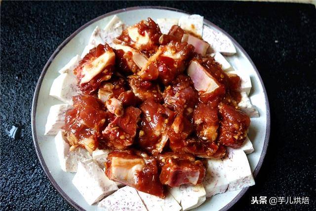 芋頭蒸排骨這麼做，麻辣鮮香，軟糯入味，全家都愛吃，秘訣很簡單