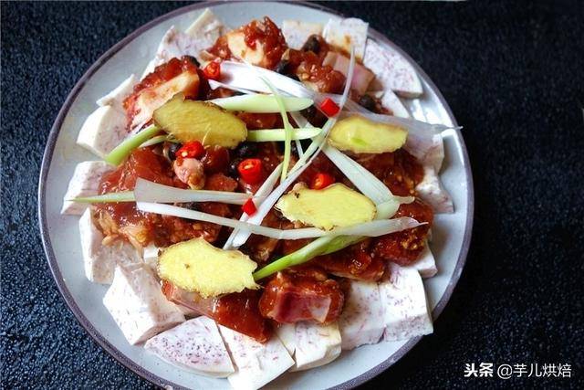 芋頭蒸排骨這麼做，麻辣鮮香，軟糯入味，全家都愛吃，秘訣很簡單