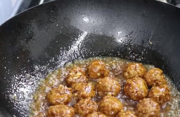 豆腐別再紅燒了，試試這種做法，一頓能吃個2斤，味道鮮美還簡單