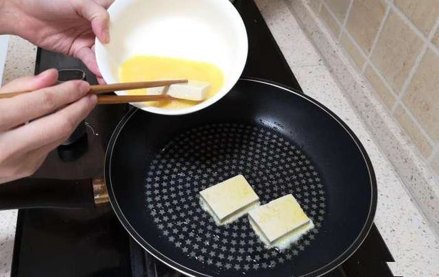 豆腐這樣做，實在太香了，簡單營養，特下飯，比吃大魚大肉還過癮