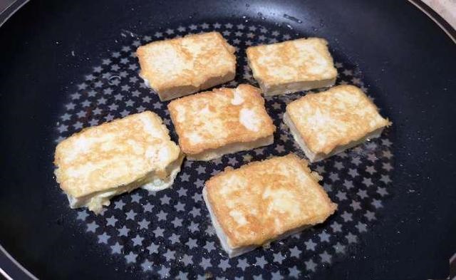 豆腐這樣做，實在太香了，簡單營養，特下飯，比吃大魚大肉還過癮
