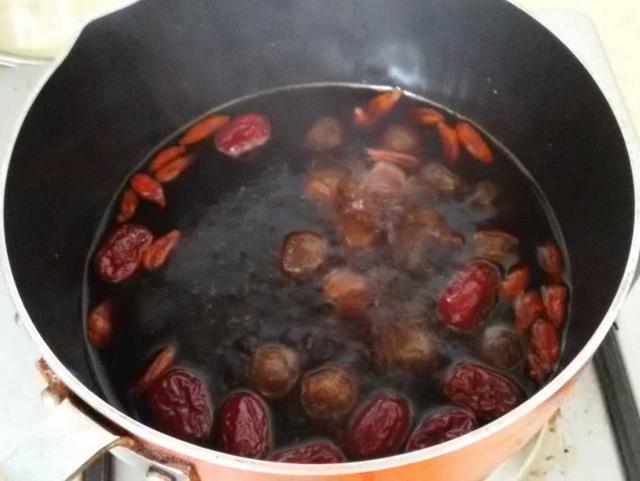 4種家常食材，自製天然「褪黃劑」，50歲阿姨每天早餐喝一碗，皮膚水潤白嫩，比面膜效果還要好