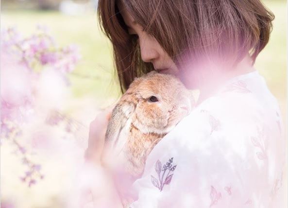 「IG最潮兔」身穿主人手作行頭　一換藍衣根本彼得兔真兔版❤