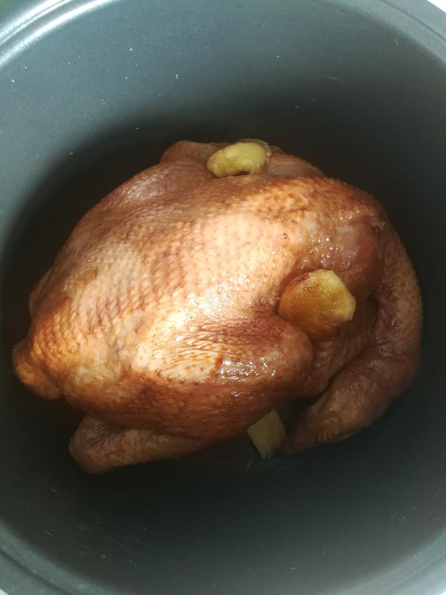教你在家不用一滴水學會用電飯煲燜雞，外酥里嫩，香氣撲鼻