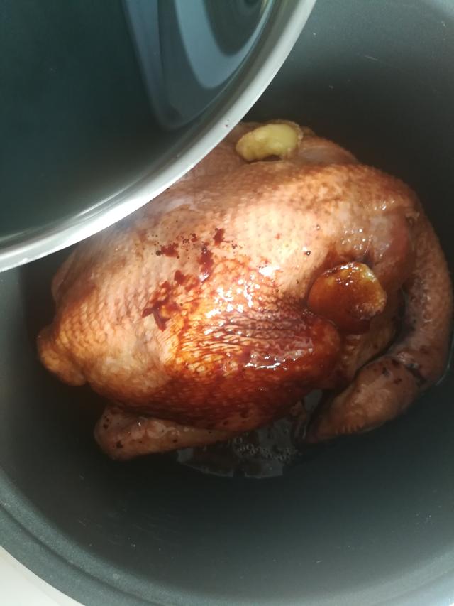 教你在家不用一滴水學會用電飯煲燜雞，外酥里嫩，香氣撲鼻