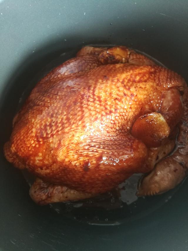 教你在家不用一滴水學會用電飯煲燜雞，外酥里嫩，香氣撲鼻