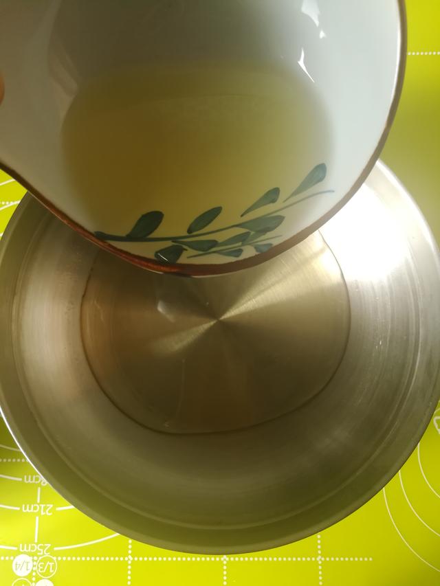 教你在家不用一滴水學會用電飯煲燜雞，外酥里嫩，香氣撲鼻