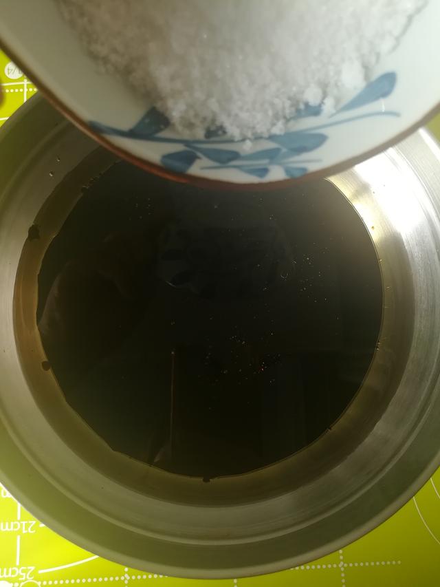 教你在家不用一滴水學會用電飯煲燜雞，外酥里嫩，香氣撲鼻