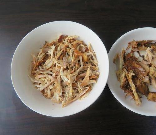 電鍋做手撕雞，雞肉煮一煮，加上這秘制調味料，香噴噴的，入味口感好