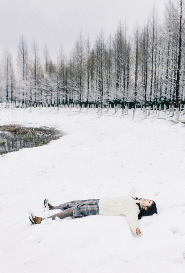 下雪拍照必備！10個pose教你擺脫鏡頭尷尬癌！