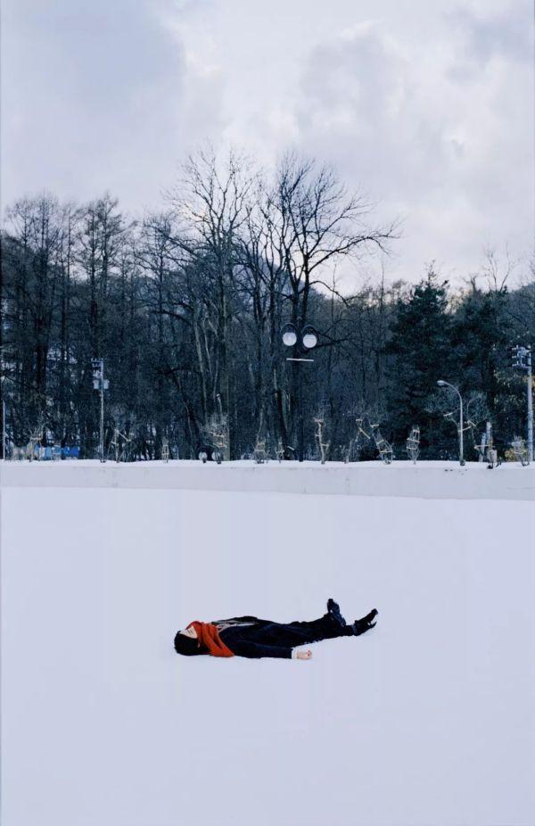 下雪拍照必備！10個pose教你擺脫鏡頭尷尬癌！