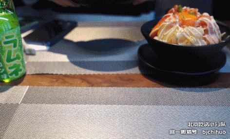 堆成山的火山丼飯來了，開在三里屯